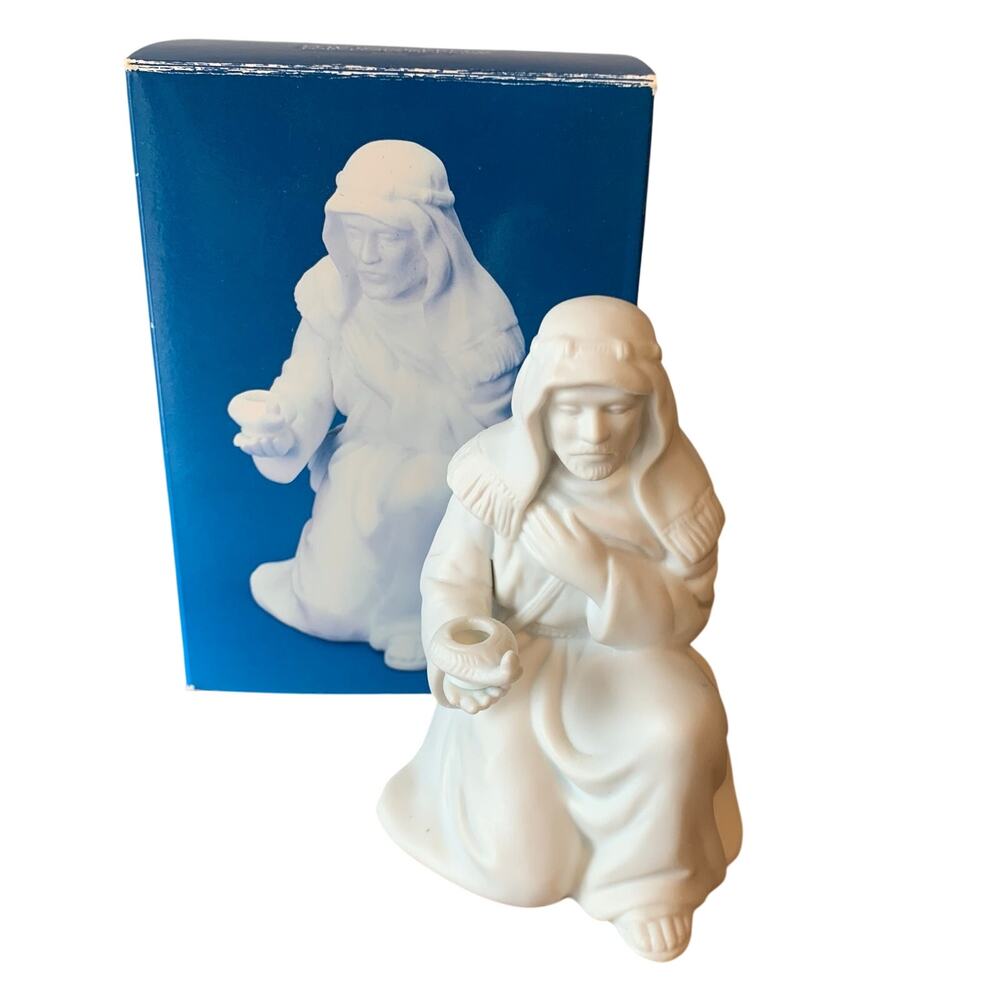 Avon Nativity Collectibles Vintage 1988 THE INNKEEPER White Porcelain Figurine